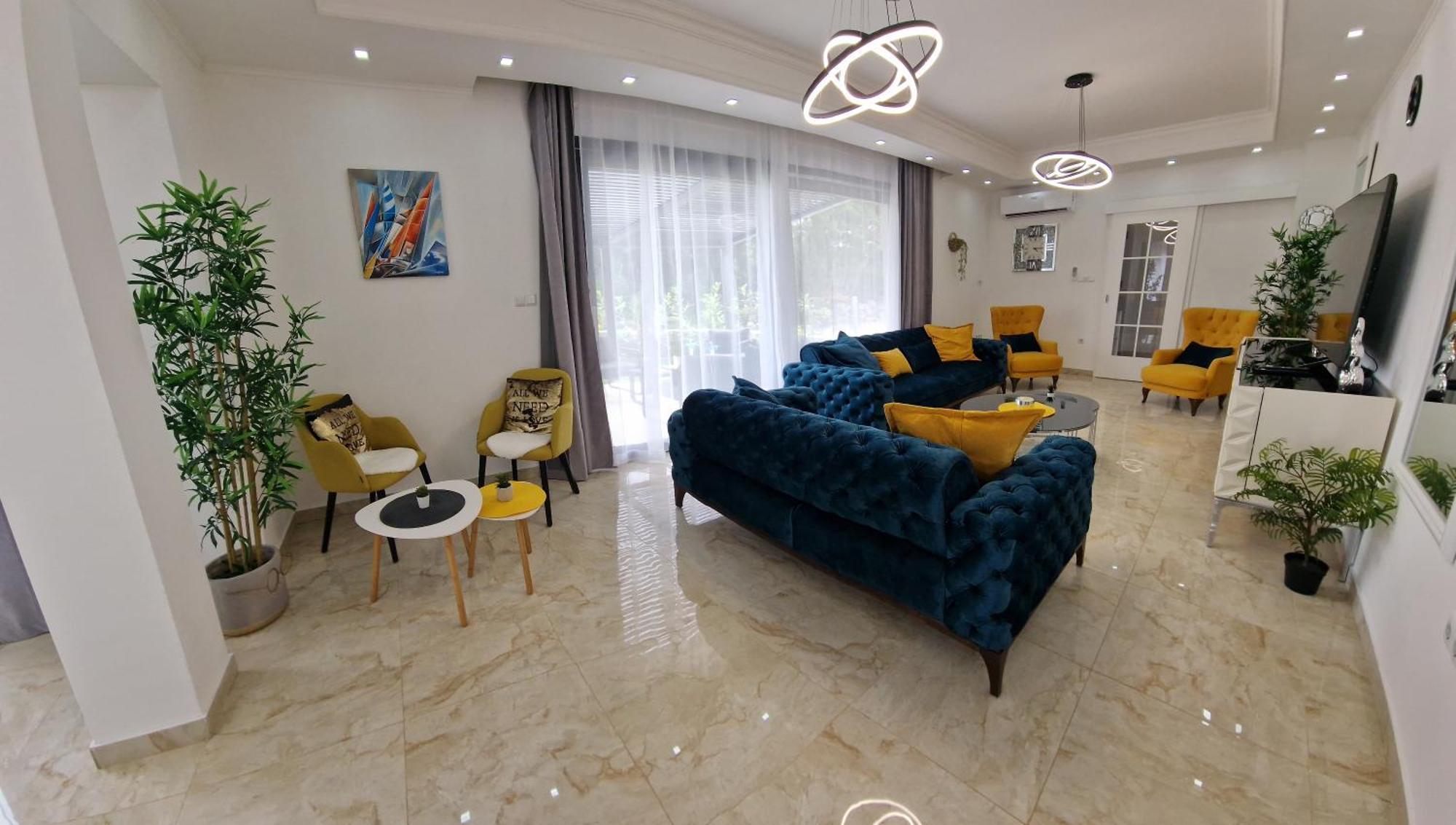 Luxury Aramis Willa
