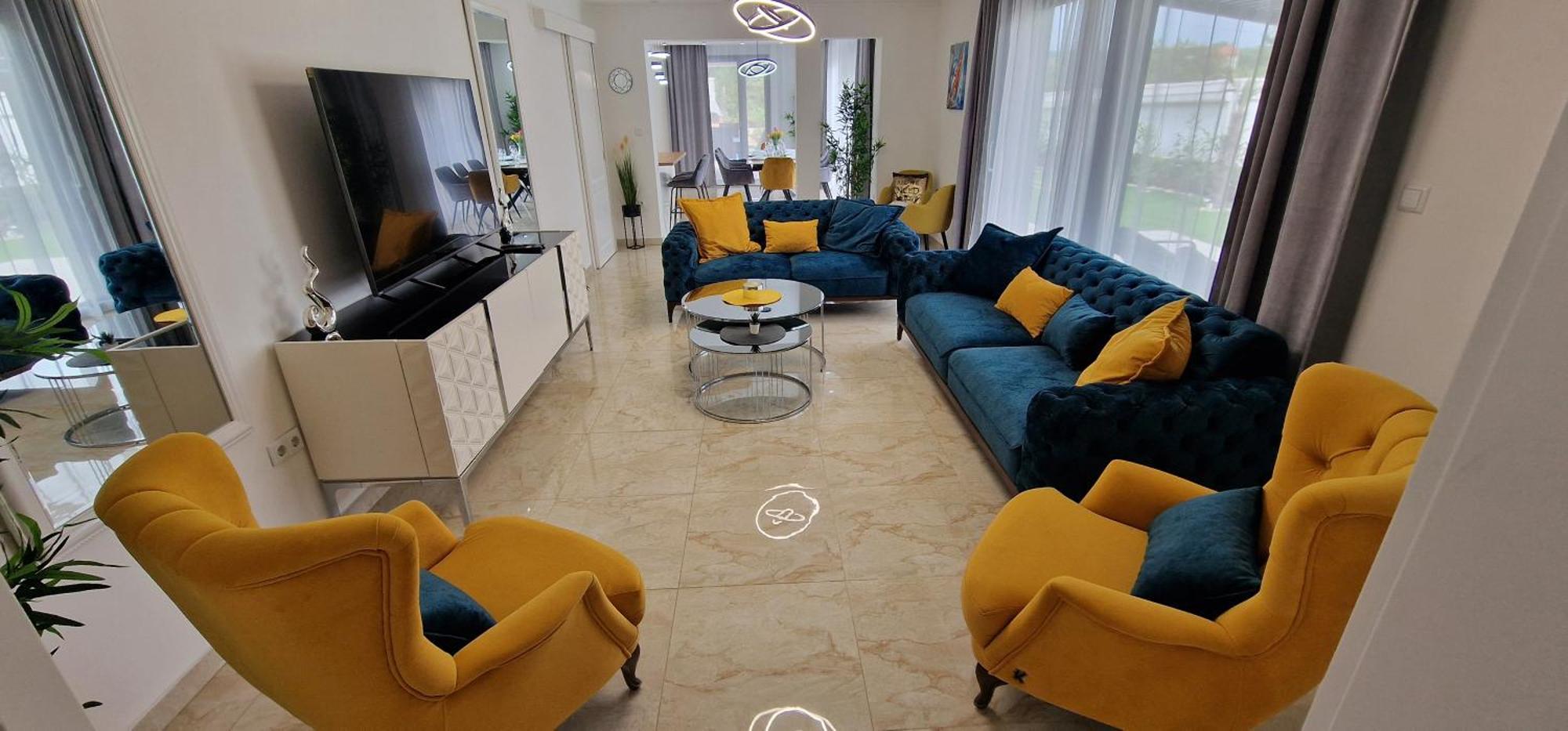Luxury Aramis *